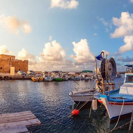 New Cozy Near The Sea! Apartment Paphos