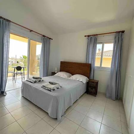 Apartment New Cozy Near The Sea!